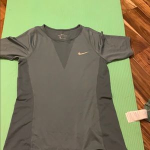 Women’s nike small running tee